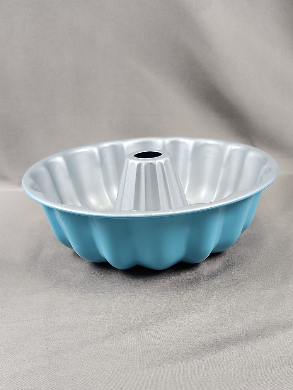 Pampered Chef Fluted Cake Pan Silver Nonstick Bundt Baking Mold